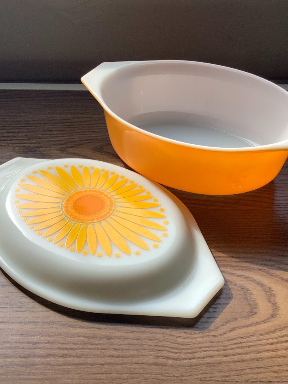 Vintage Pyrex Yellow Daisy Bakeware 1960-70 Casserole bowl with Lid
